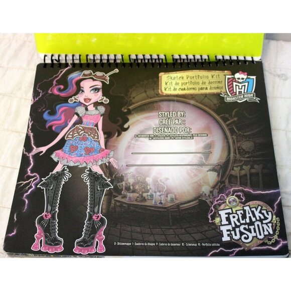 Monster High Freaky Fusion Sketch Portfolio Kit Book Fashion Design Art Stickers - Picture 8 of 11